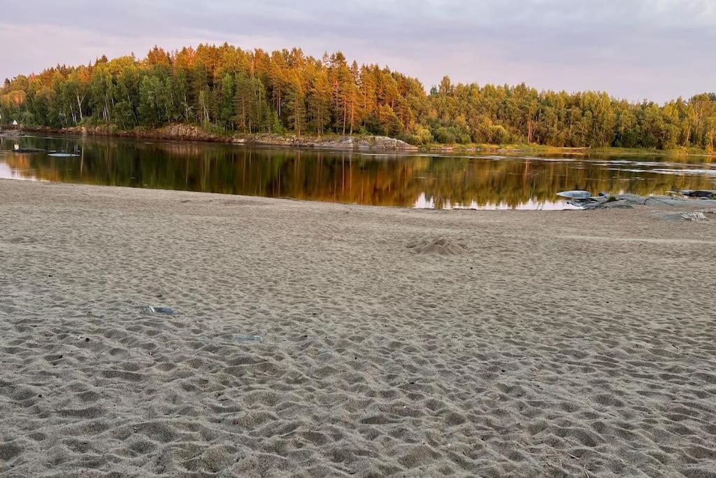 Attraktiv & Smart Funkishytte Pa Nes Strandhager. Arnes  Екстер'єр фото